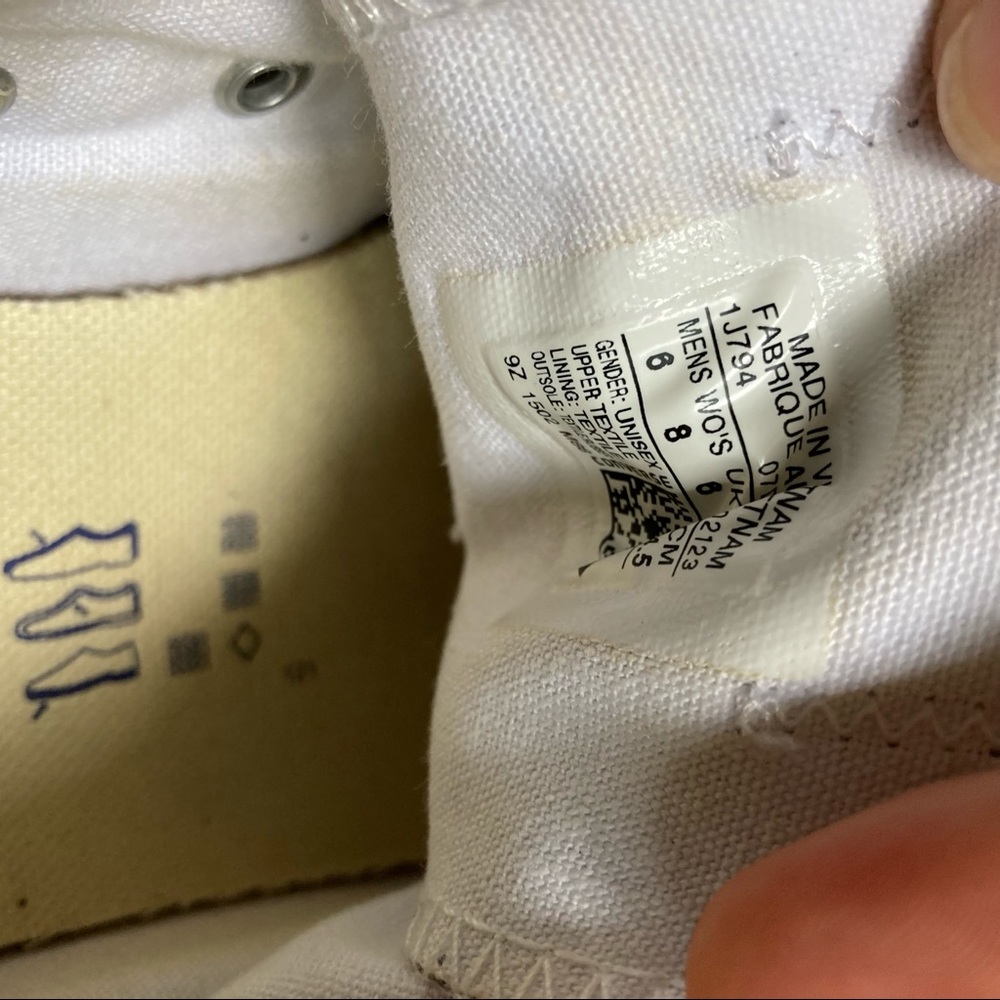 Converse - Picture 3 of 4